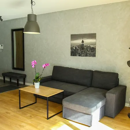 I.m.a Towarowa بوزنان